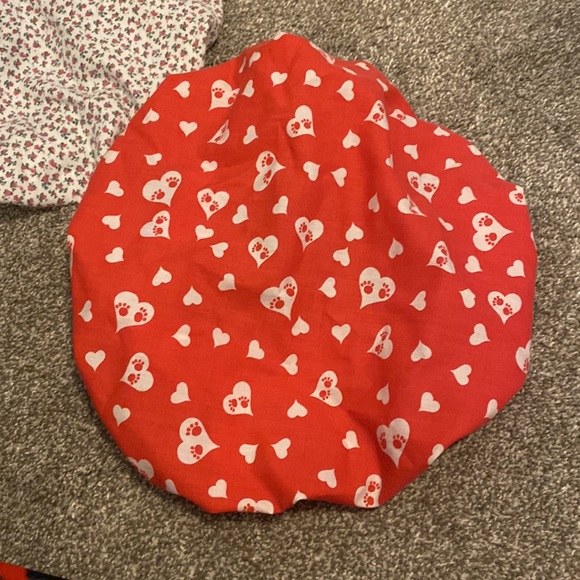 Set of 2 Surgical Bouffant caps Scrub Nurse Dog Cat Heart Roses Red Homemade hat - Picture 2 of 12
